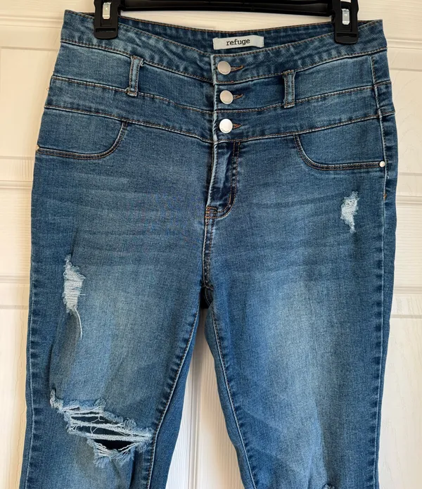 Refuge Women’s Distressed Medium Wash Skinny Jeans Size 8 - Image 2