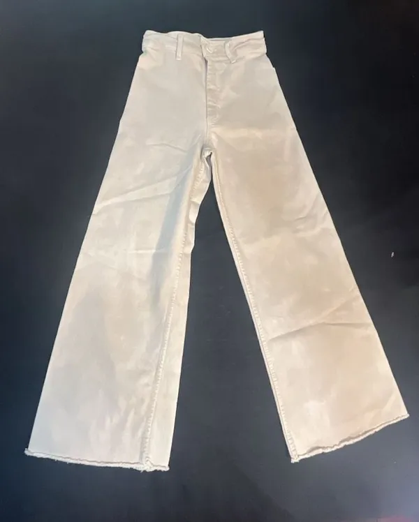 Zara High-Waisted Wide-Leg Raw Hem Jeans in Cream - Image 2