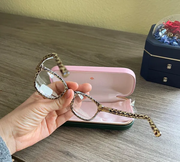 Kate Spade Tabby 50MM Square Reading Glasses 1.0 new with case/clothes - Image 2