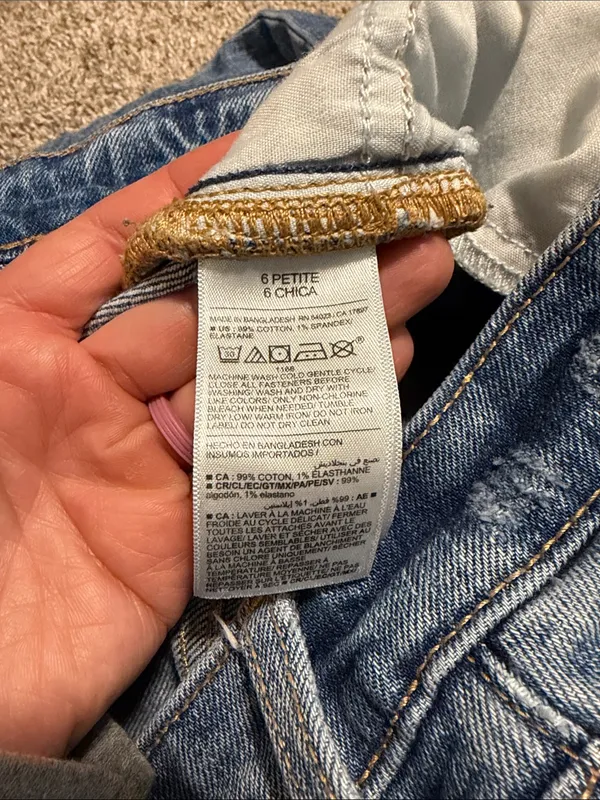 Old Navy Women's High Rise OG Straight Ripped Denim‎ Jeans Size 6 Short - Image 2