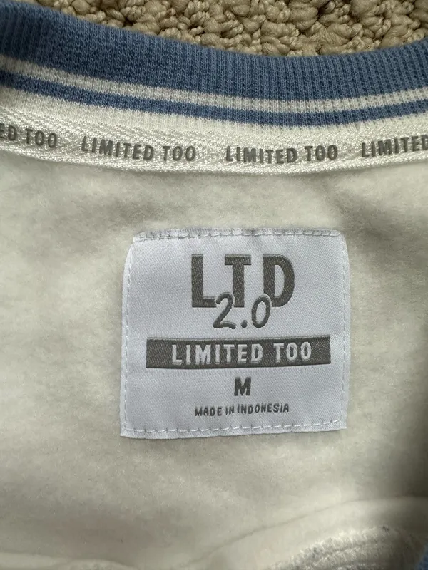 Limited Too Apres Ski Sweatshirt - Image 3