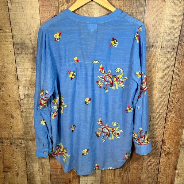 Fig and Flower Blue Floral Embroidered Roll Tab Button Down Top Large Boho L - Image 7