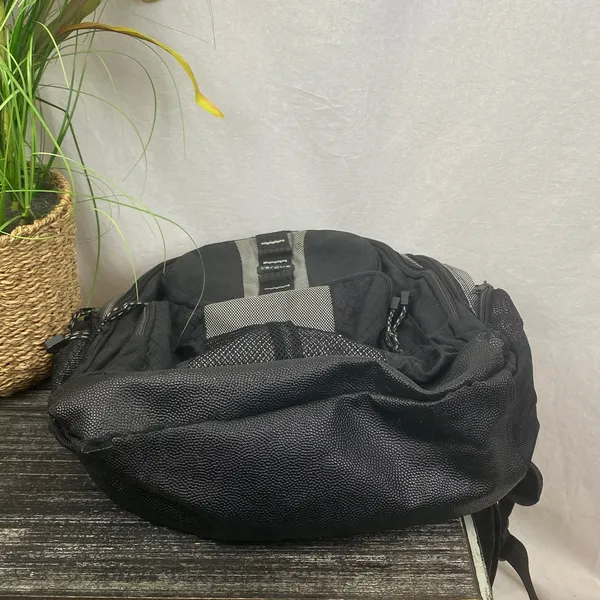 Targus Black & Gray Sport 15-16” Multi Use Sporty Backpack - Image 8