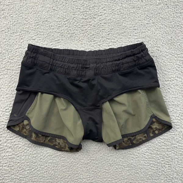 Lululemon Tracker Shorts Low Rise 4" Green Camo Athletic Athleisure Women's 8 - Image 4