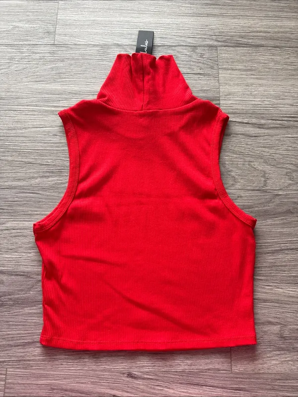 NWT Lulu's Red Ribbed Mock Neck Cropped Tank Size Medium - Image 4