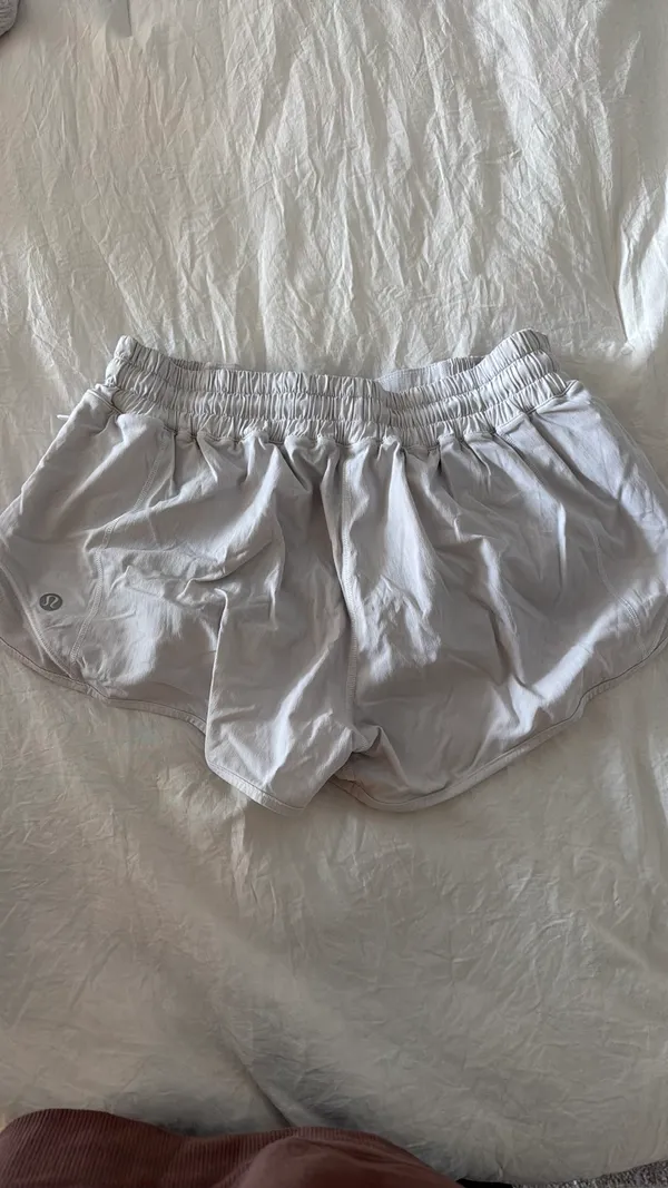 Lululemon Hotty Hot 2.5" Shorts White - Image 2