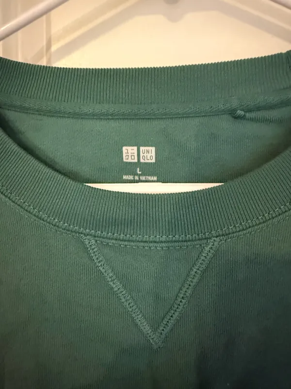 Uniqlo Sweatshirt - Image 2