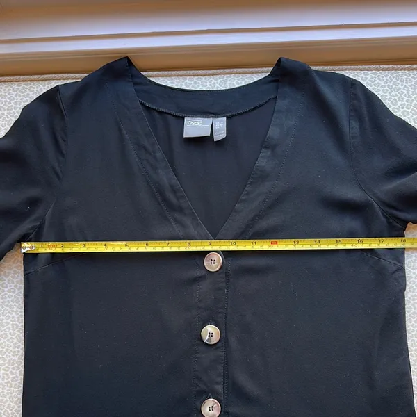 ASOS Black Button-Up V Neck Short Sleeve Women's Top size 4 - Image 9