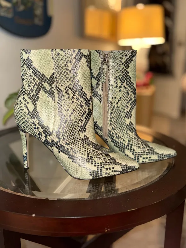 Nine West Snake Print Leather Ankle Boots Size 9M Pointed Toe Stiletto Heel - Image 2