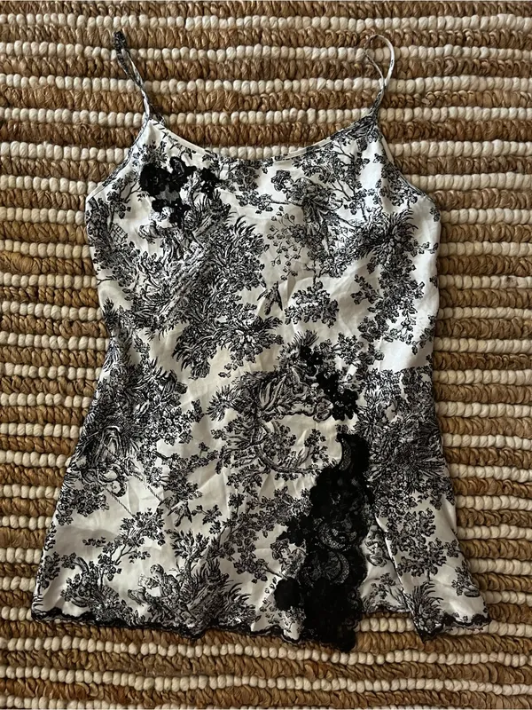 Vintage Y2K Victoria's Secret Black and toile White Floral Lace nightie - Image 3