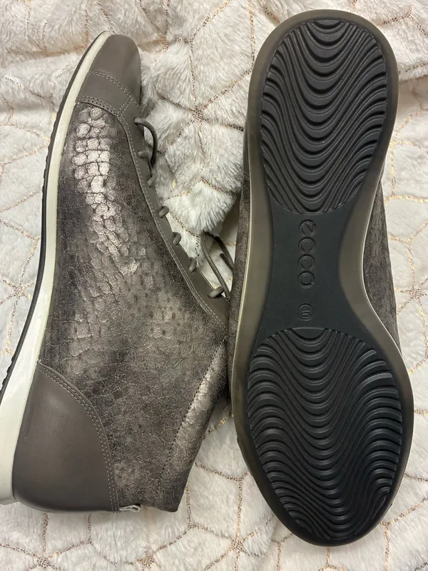 Ecco Women’s Taupe Lace-Up High-Top Boots with Side Zip size 9)9.5 USA - Image 5