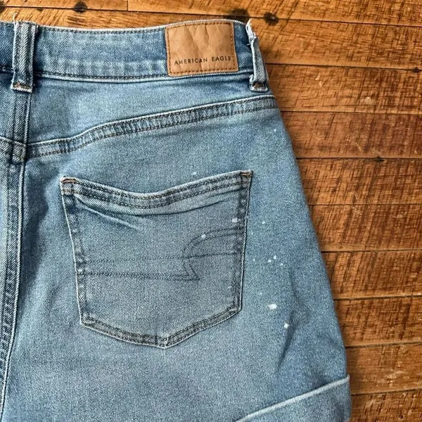 American Eagle cuffed distressed denim sz 4 mom shorts - Image 4
