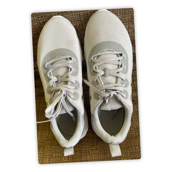 Under Armour Women’s Size 9 Gray Mesh Running Shoes Lace Up NWOT - Image 2