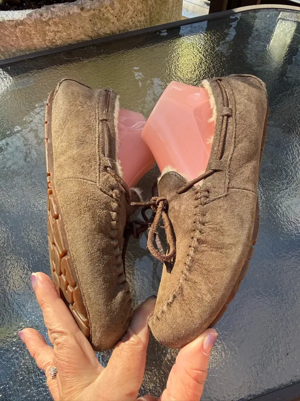 UGG Australia Dakota Brown Sheepskin Moccasin Slippers Shoes Women Size 9 - Image 5
