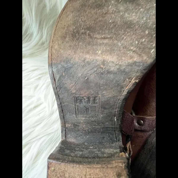 Frye Stylish Brown Leather Heeled Clogs with Buckle Detail size 7 - Image 6