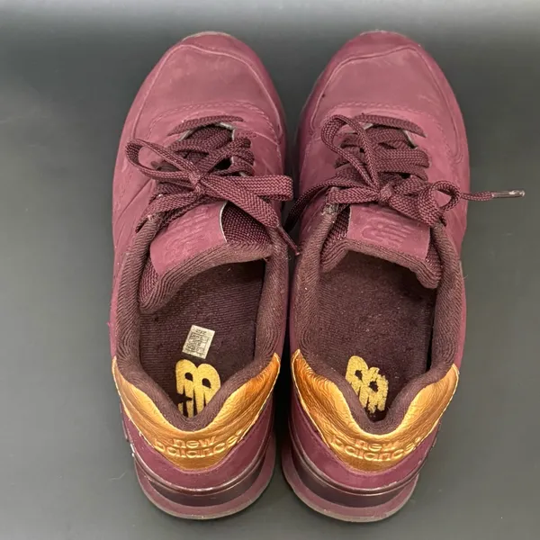 NEW BALANCE 574 Molten Maroon Burgundy Creased Gold Heel Sneakers Size 7 - Image 5