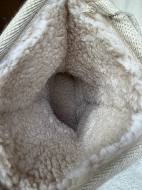 Women’s Winter Boots with Angel Wing Print Plush Fleece Lining Size 40 - Image 8