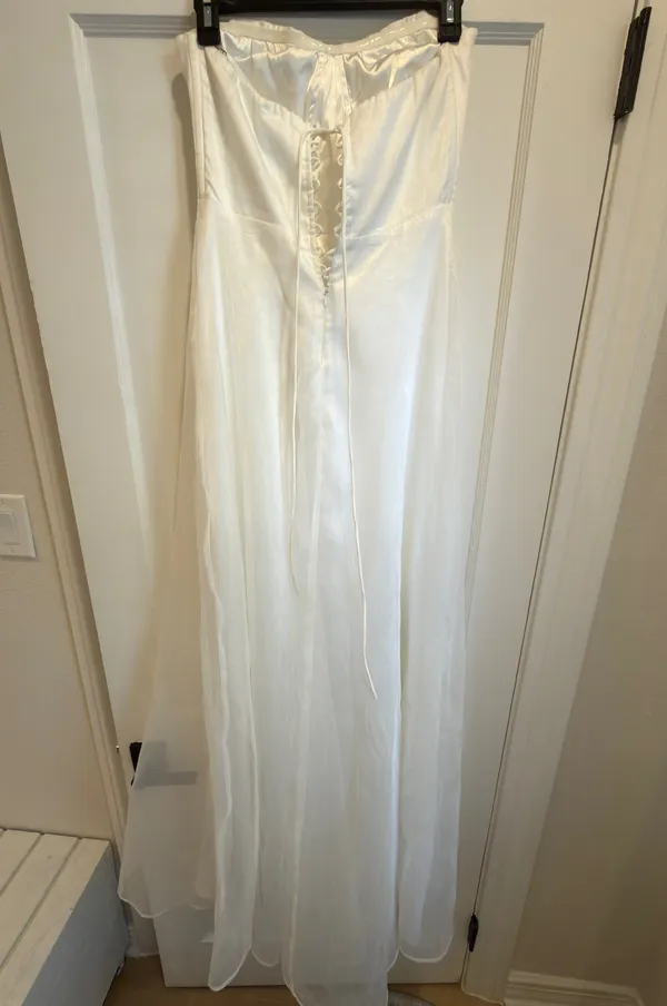 Off-The-Shoulder Lulus White Maxi Dress - Image 7