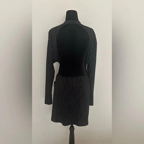 Express Chic Black Open-Back Dress - Image 4