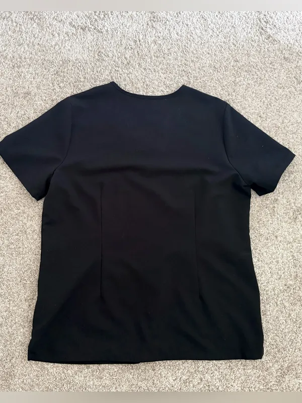 Figs Casma Three-Pocket Scrub Top size L black - Image 5