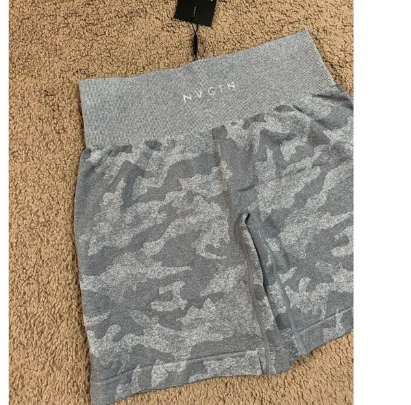 NVGTN NWT Seamless Shorts Size Medium Gray Camo - Image 3