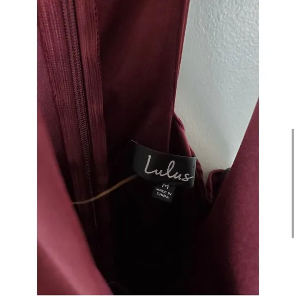 NWT Lulu's Halter Sleeve Mini Dress w/ Keyhole Details Maroon Size Medium - Image 4