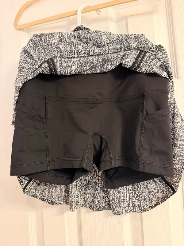 Lululemon Lost In Pace Skirt (Tall) (15") Air Time White Black Size: 4 - Image 5