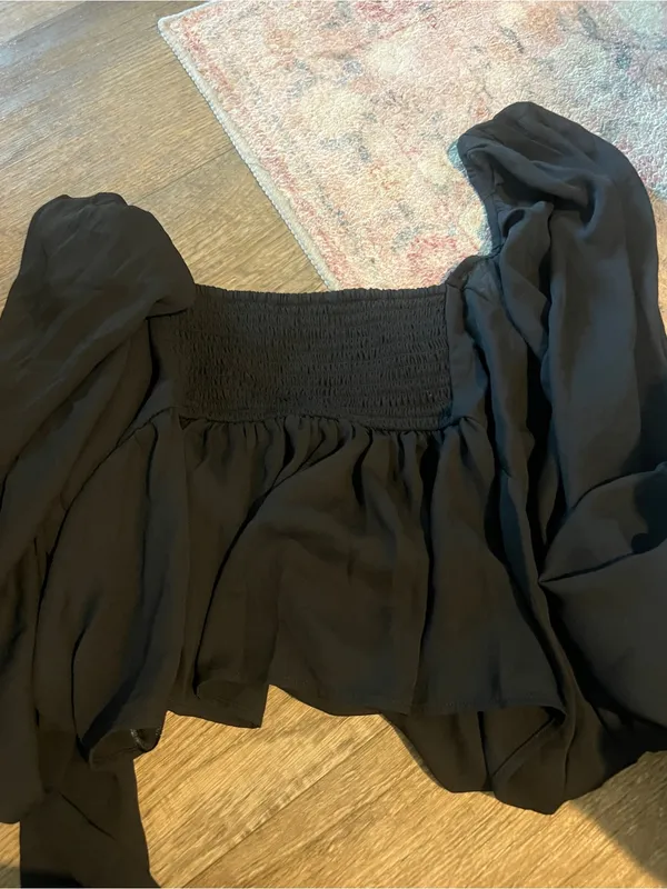Abercrombie Women's Black Peplum Long-Sleeve Top - Image 9