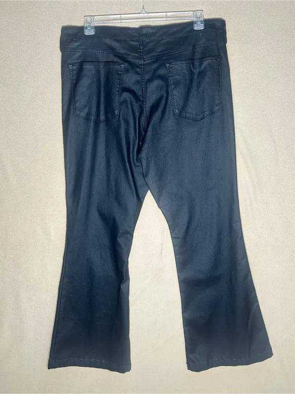 Plus size Black Faux Leather Flare Pants by Sofia Vergara Size 20 NWT. Smooth. - Image 6