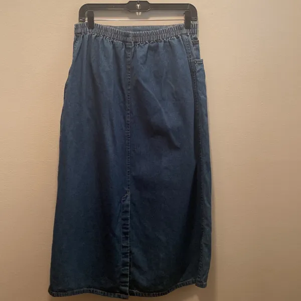 Cathy Daniels, Medium Denim skirt. - Image 3