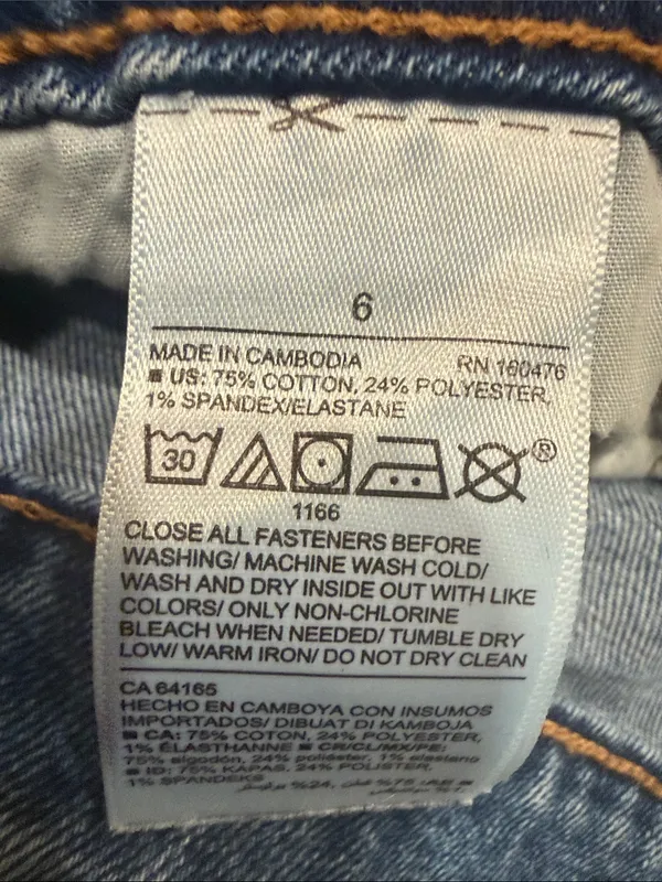 Old Navy button fly Jean shorts size 6 . - Image 7