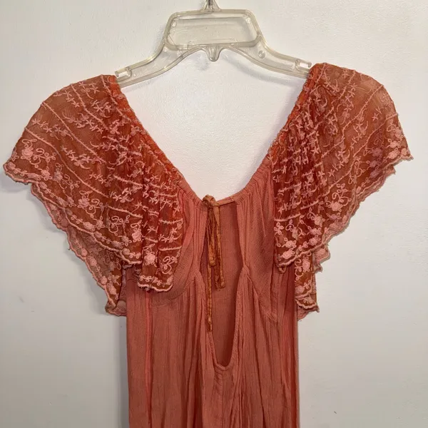 PRE-OWNED Urban Outfitters x Kimchi Blue Embroidered Flutter Sleeves Romper S - Image 8
