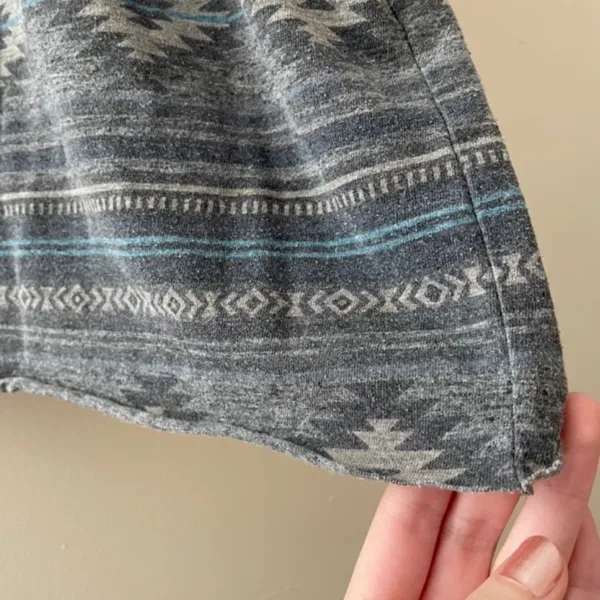 2/$15 M- American Eagle Outfitters Gray and‎ Blue Diamond Striped Crop Top - Image 3