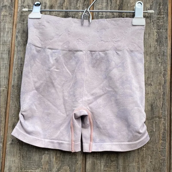 Woman’s Small Gymshark Lavender Bike Shorts with Seamless Waistband Outdoors - Image 4