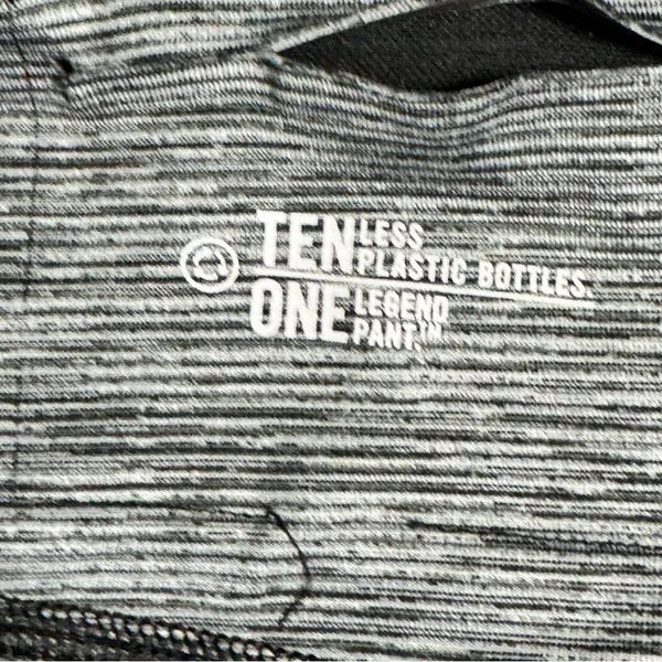 Nike Women’s Cropped Leggings - Image 6