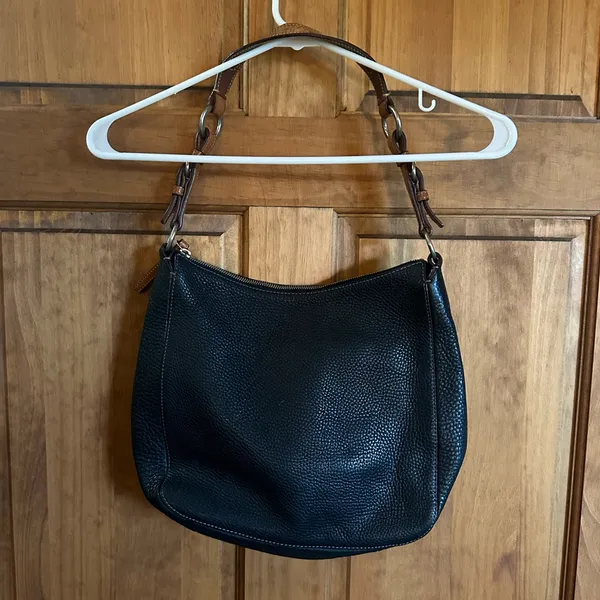 Coach Pebbled Black Leather Chelsea Hobo Shoulder Bag with brown Contrast Strap - Image 6