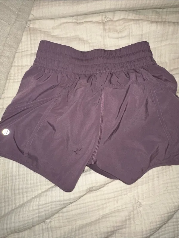 Lululemon Low Rise Tracker Shorts V size 4 - Image 5