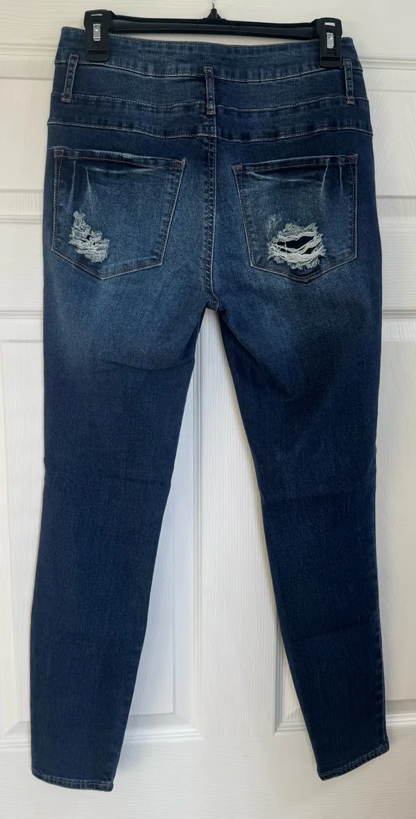 Refuge Women’s Distressed Dark Wash Skinny Jeans Size 6 - Image 3