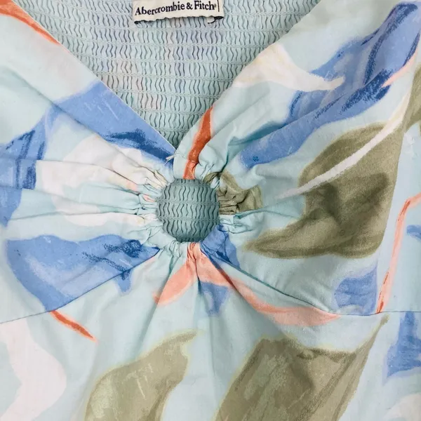 Abercrombie & Fitch pale blue abstract floral puff sleeve o-ring crop top. XL - Image 2