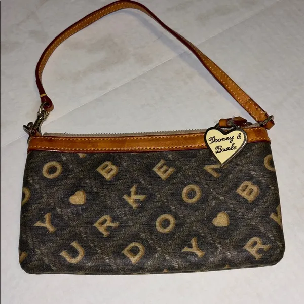 Dooney& Bourke Signature Coated Wristlet Clutch Tan And Light Black Cream Color - Image 3