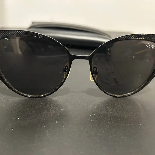 Quay Australia Black Modern Oval Sunglasses - Image 3