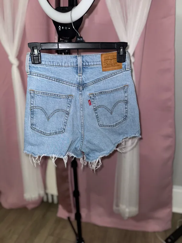 501 High-Rise Levi’s Shorts - Image 4