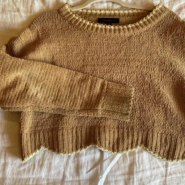 Crop Knit Scalloped Hem Sweater - Image 3