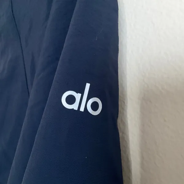 Alo Yoga Cropped 1/4 Zip Alumni Pullover Navy M - Image 3