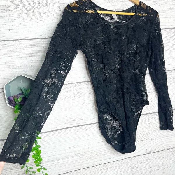 Victoria’s Secret Sheer Black Floral Lace Long Sleeve Bodysuit Size Medium - Image 2