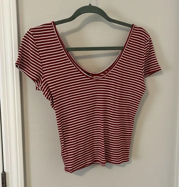 Express short sleeve crop top with scoop neck in size Medium - Image 4