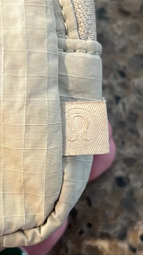 Lululemon Everywhere Belt Bag Mini - Image 4