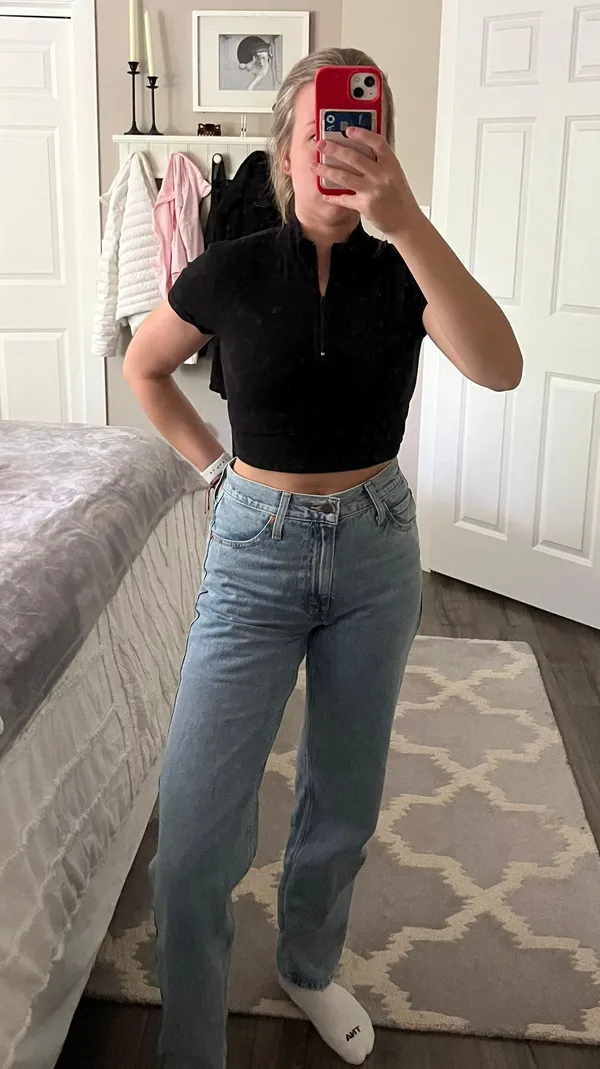 Aritzia Black Cropped Tshirt - Image 3