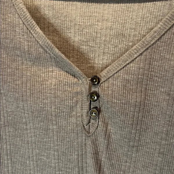 Bozzolo Women’s Cropped Henley Style Shirt Brown Taupe Size Small - Image 4