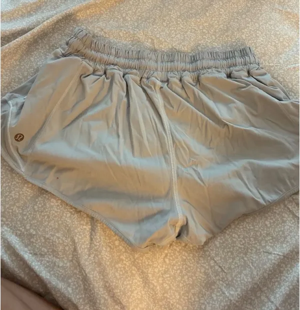 Lululemon Shorts Hotty Hot 2.5" - Image 2